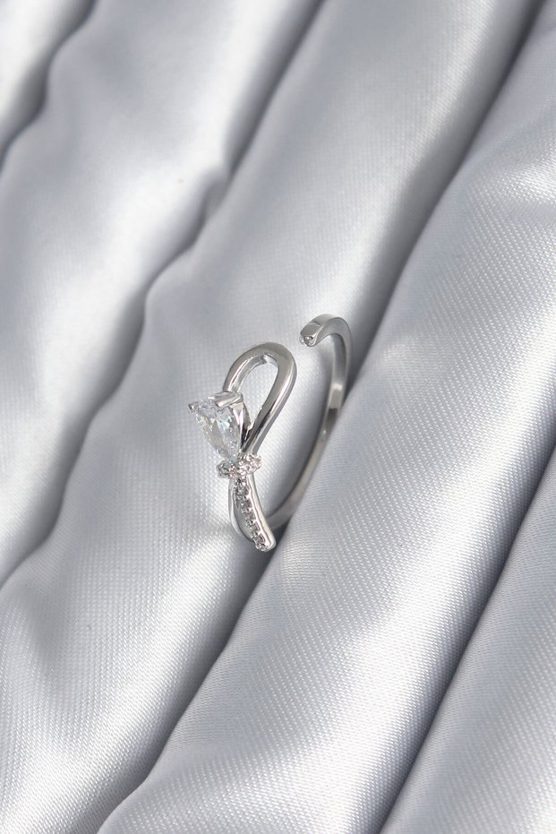 Stylish Brass Silver Color Zircon Stone Detail Ribbon Model Women's Ring Teachers Mothers Valentine's Day H