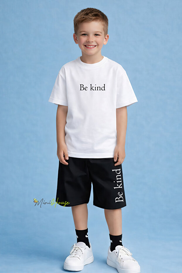 طقم تي شيرت قصير مطبوع عليه عبارة Be kind