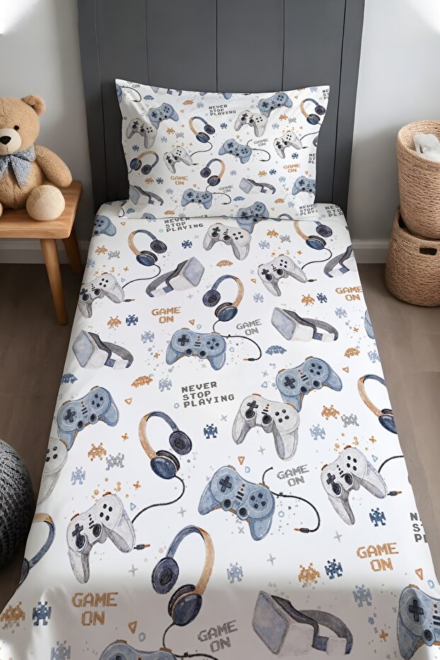 Virtual Game World Patterned Bedspread and Pillowcase