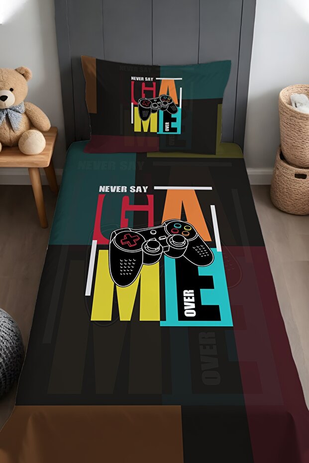 Game Continue Patterned Bedspread and Pillowcase