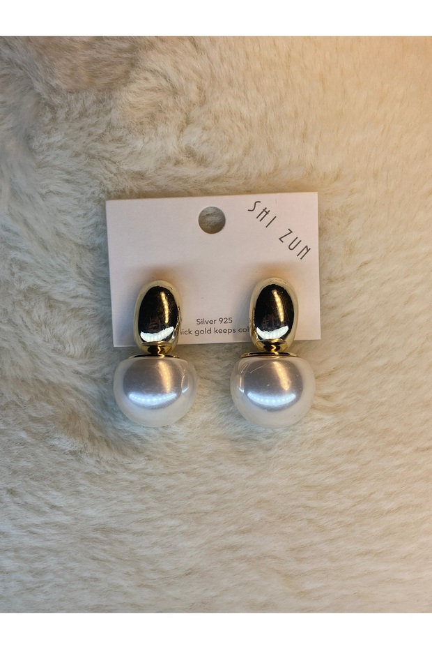 Stylish Design Earrings with Gold Pearl Details.