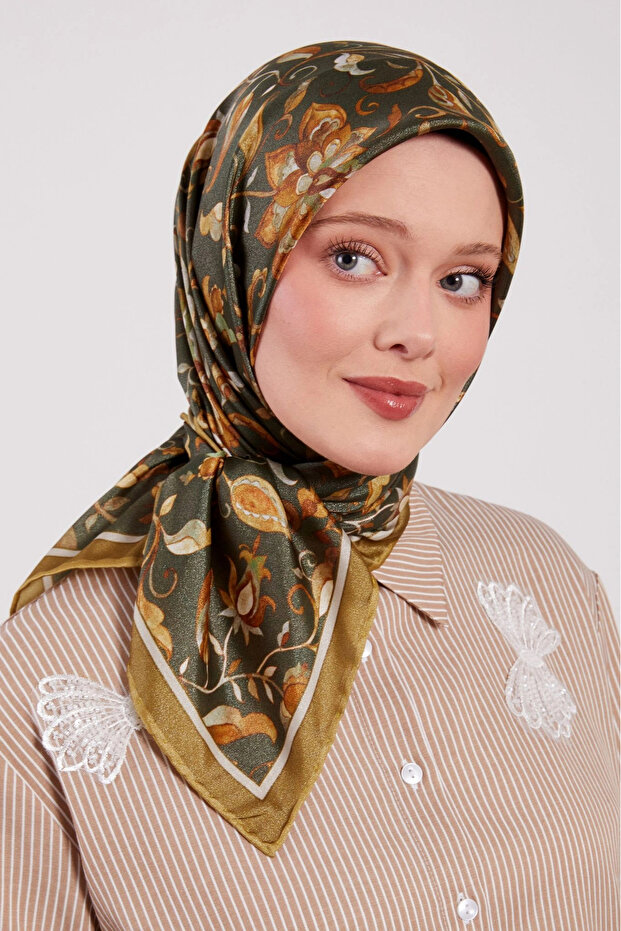 وشاح كريستال بنمط لاليزار كاكي