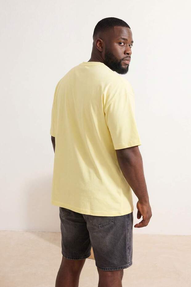 Büyük Beden Sarı Oversize/Geniş Kesim %100 T-Shirt TMNSS23TS00139 - 3