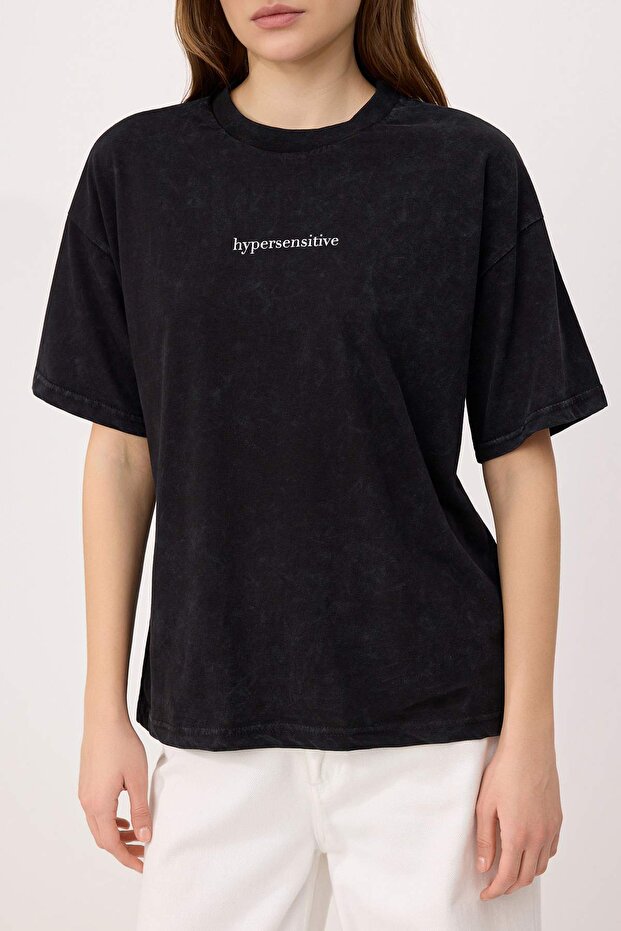 Siyah Nakışlı / İşlemeli Oversize/Geniş Kalıp Kısa Kollu %100 Pamuk Örme T-Shirt TWOSS26TS00157 - 3