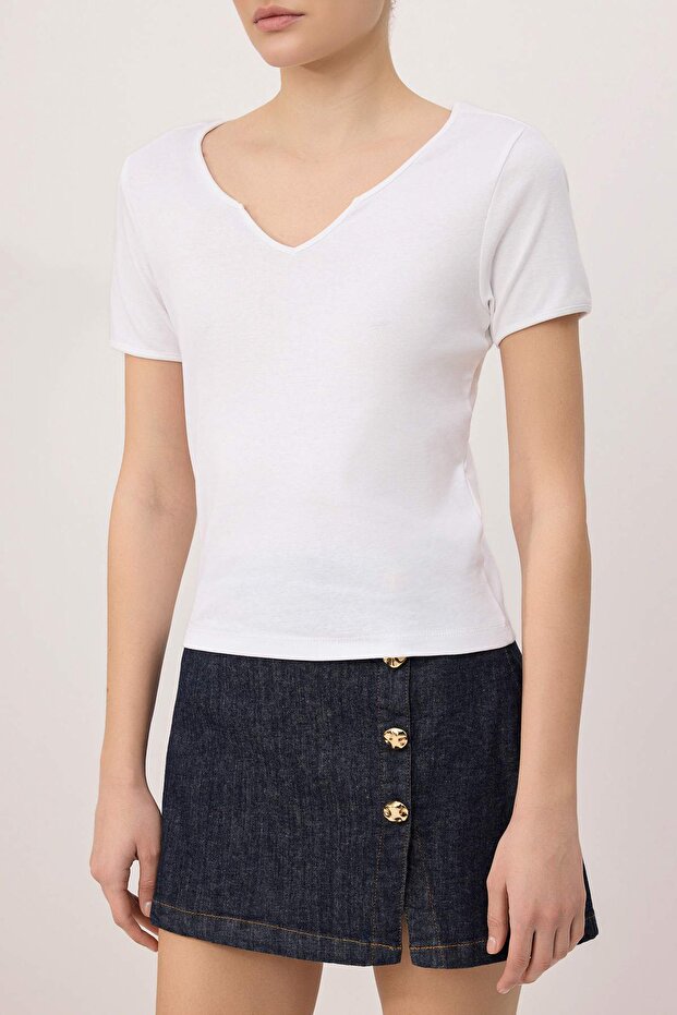 Ekru Düz Fitted Kaçık Yaka Standart Kol Crop Pamuk Ribana Örme T-Shirt TWOSS26TS00203 - 3