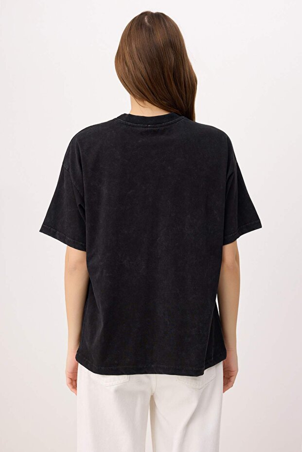 Siyah Nakışlı / İşlemeli Oversize/Geniş Kalıp Kısa Kollu %100 Pamuk Örme T-Shirt TWOSS26TS00157 - 4