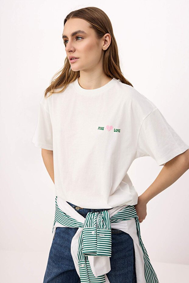 Trendyolmilla  Ekru Baskılı Oversize Bisiklet Yaka Kısa Sırt Baskılı %100 Pamuk Örme T-Shirt TWOSS26TS00215 - Görsel 3