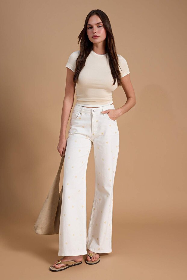 Beyaz Yüksek Bel Wide Leg Çiçek Nakışlı %100 Pamuklu Jeans TWOSS26JE00226 - 1
