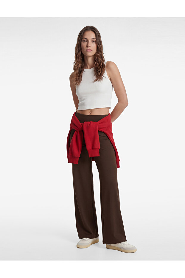 Comfortable Fit Sleeveless Crew Neck Cropped Sports Blouse