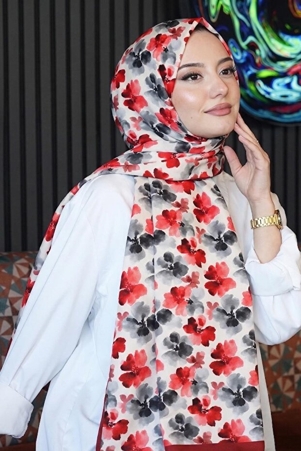 شال ناعم باللون الرمادي بنمط زهور ملونة مائيًا قطن