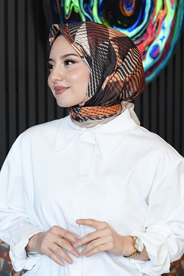 وشاح قطني بنمط تجريدي باللون البني الفاتح - 5