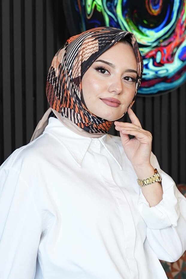 وشاح قطني بنمط تجريدي باللون البني الفاتح - 6