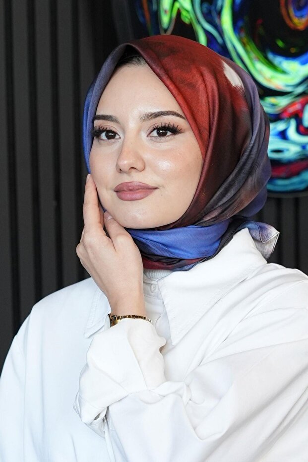 وشاح قطني بنقشة تجريدية، باللون الأحمر - 1