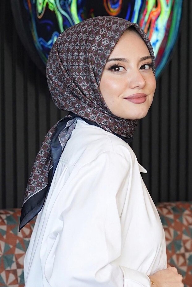 وشاح قطني ناعم بنمط فسيفساء باللون العنابي