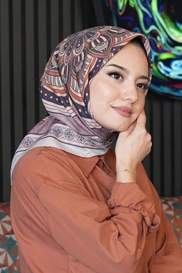 وشاح قطني ناعم بنمط هندسي باللون البيج - 1