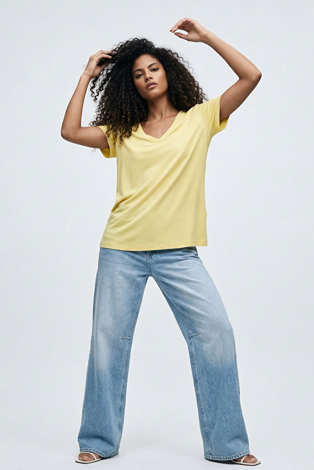 2 Pieces Front and Back V-Neck Basic T-Shirts - 4
