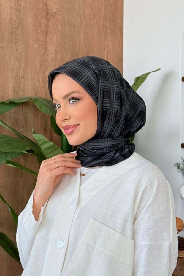 وشاح ناعم مخطط من كراش سوفت بلون دخاني