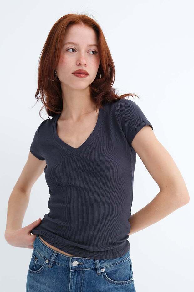 Tricou basic cu decolteu în V P1890 - 2