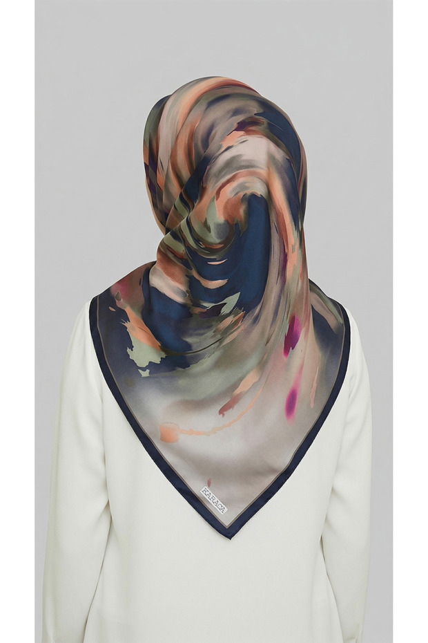 Flower-Patterned Rayon Scarf - Black / Salmon