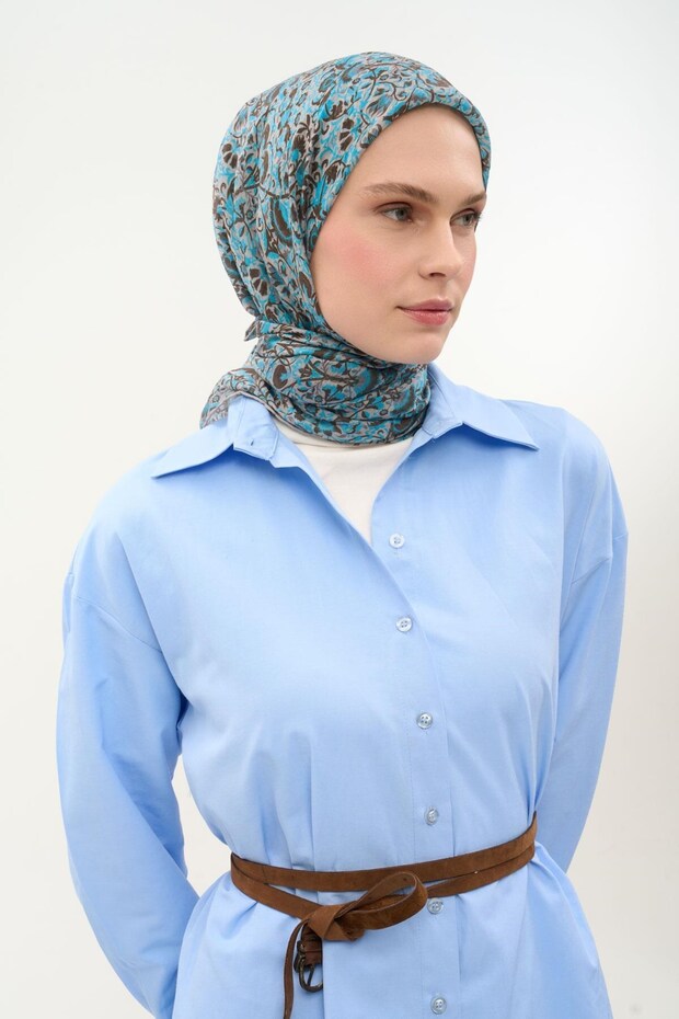 وشاح تينسل مونار بنمط ربيع البلاط باللون الأزرق السماوي 90×90