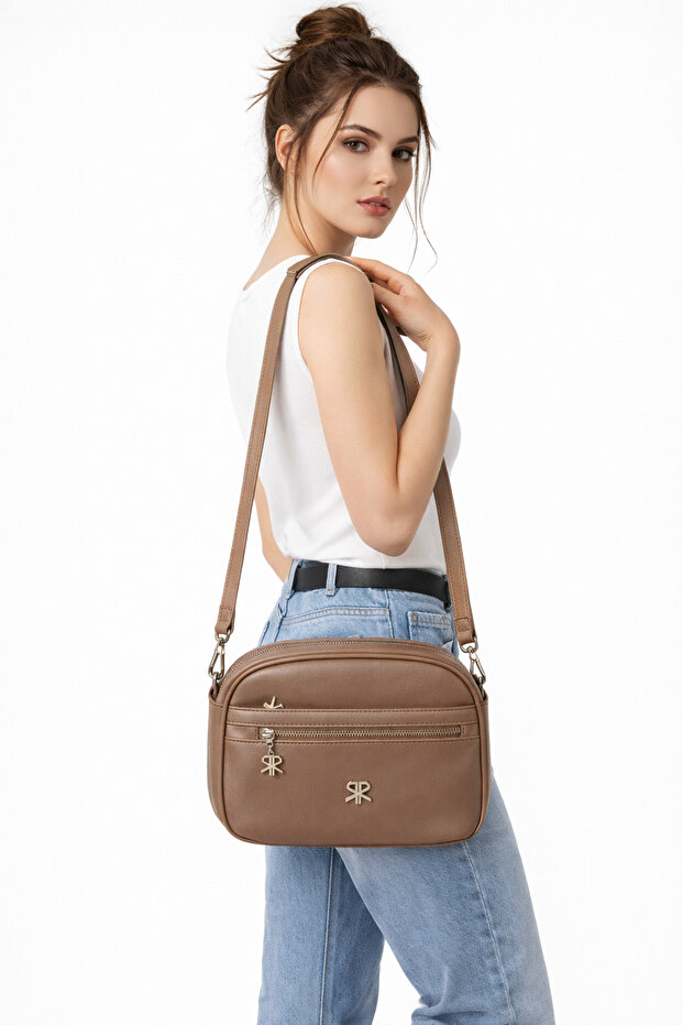 Women's Strap Shoulder Bag: a Must-Have Piece in Stylish and Everyday Combinations