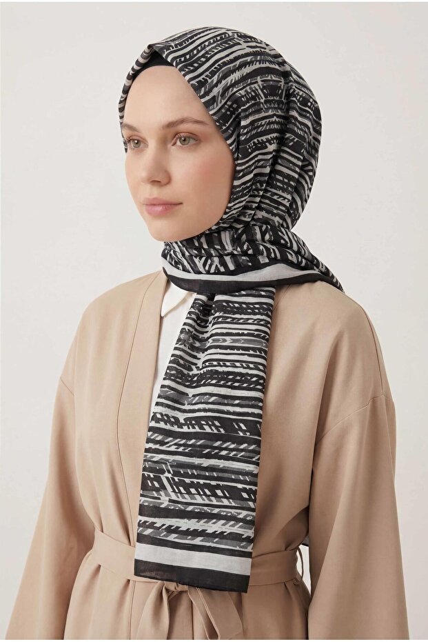 شال ناعم منقوش 70026-10