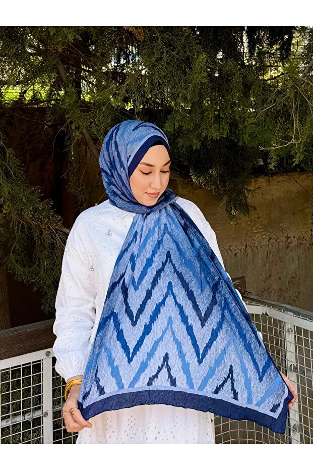 شال نسائي من القطن والخيزران بنمط متعرج باللون الأزرق الداكن، ناعم الملمس، مناسب للحجاب.