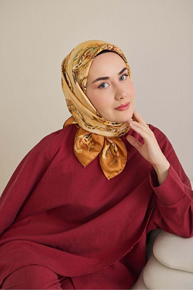 وشاح حريري من التويل بنمط برتقالي غامق 90x90