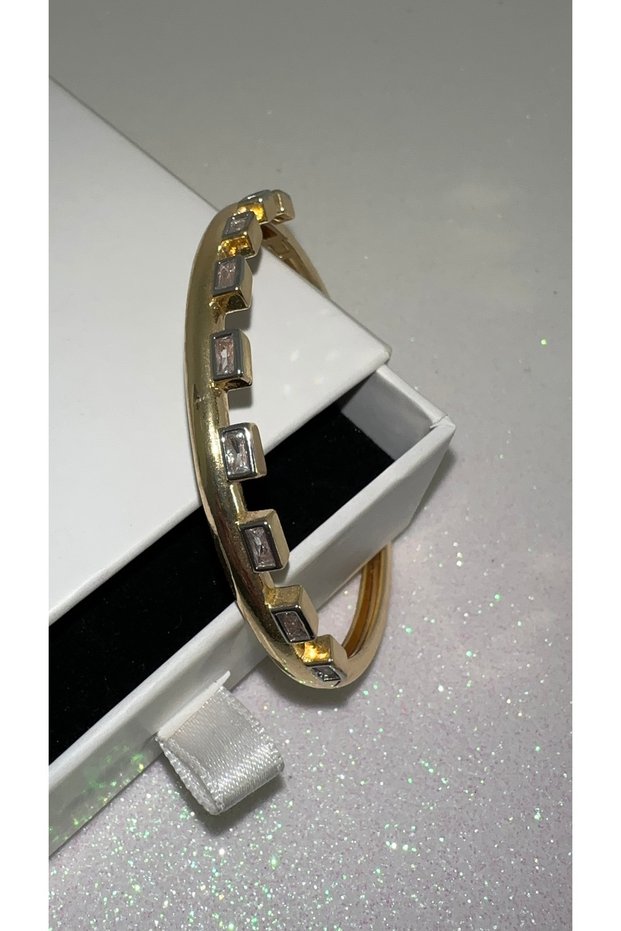 Pinterest Model Xuping Stainless Steel Handcuff Bracelet with Zircon Stone Detail
