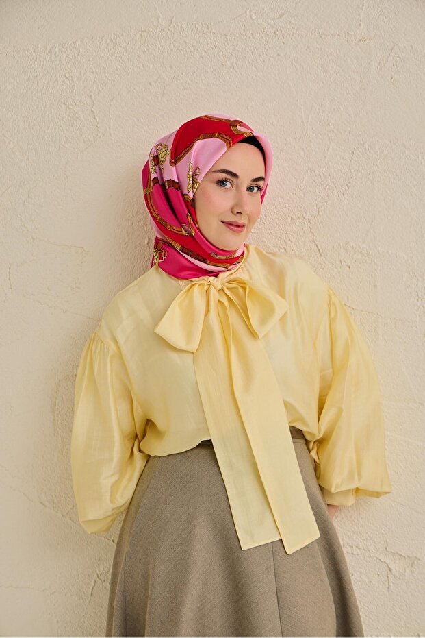 وشاح حرير تويل بنمط حزام فوشيا 90x90
