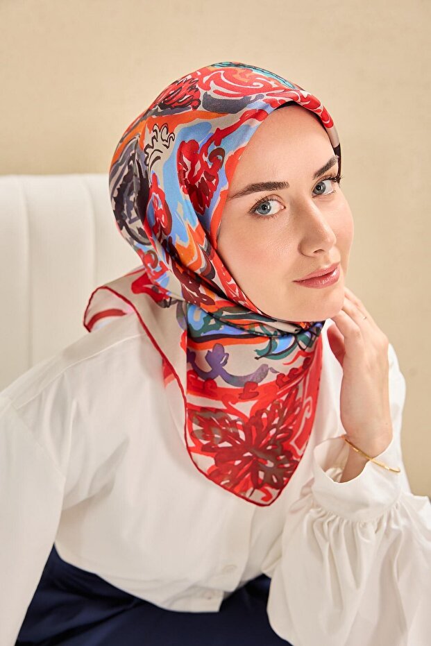 وشاح حرير تويل بنمط فني أحمر 90x90