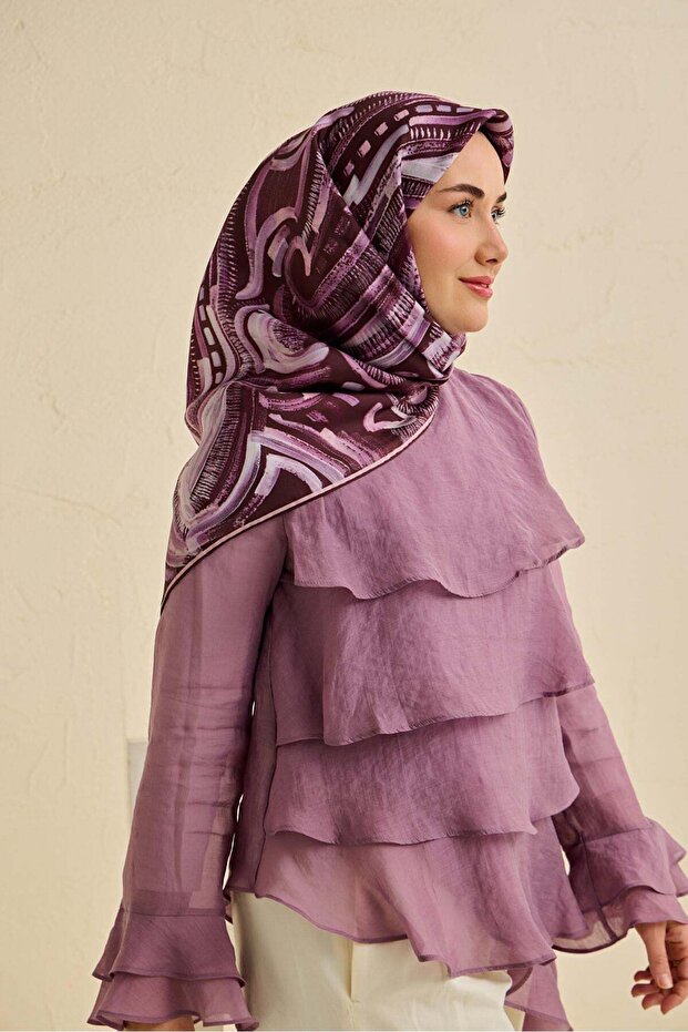 وشاح حرير تويل بنمط تجريدي بلون البرقوق 90x90
