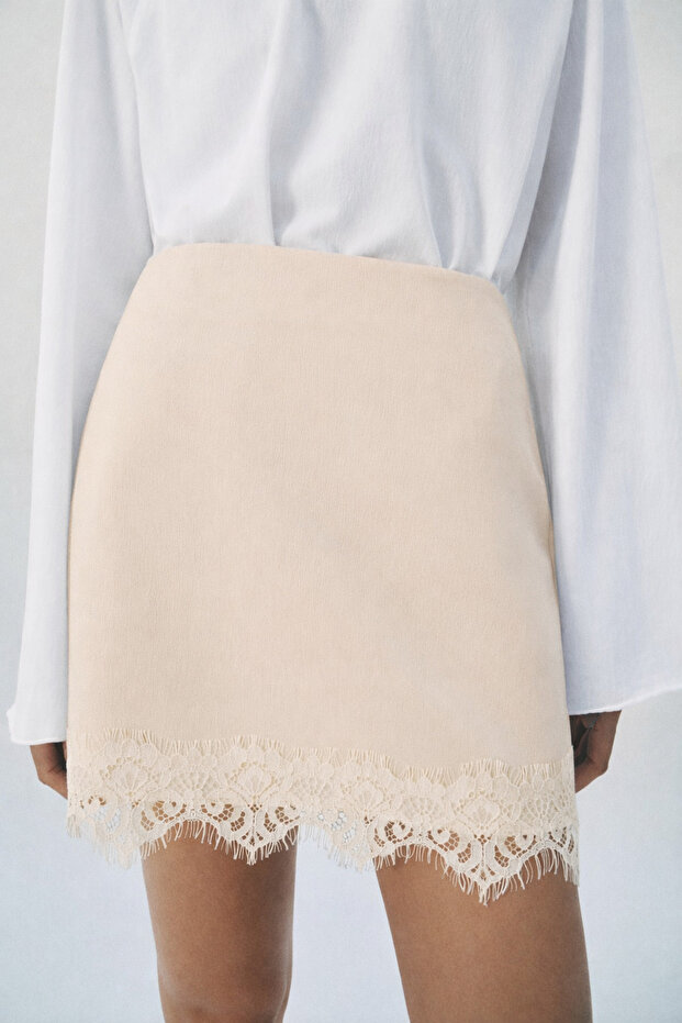 Lace detailed mini satin skirt