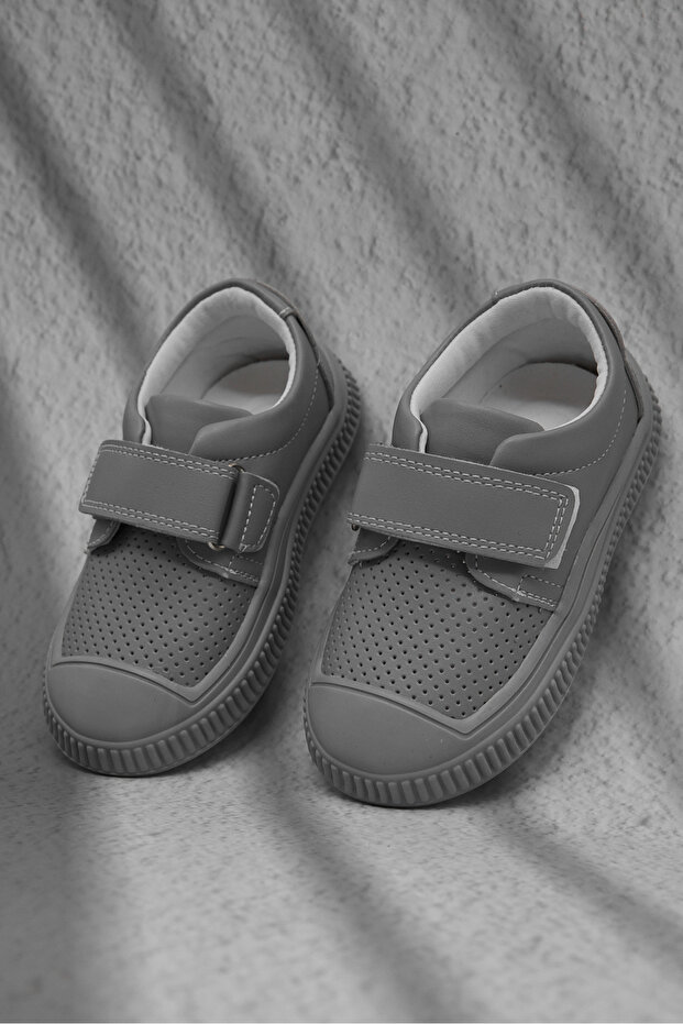Children's Unisex Gray Children's Velcro Comfortable Fit Sneaker