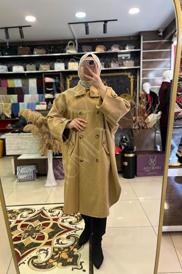 معطف بأزرار