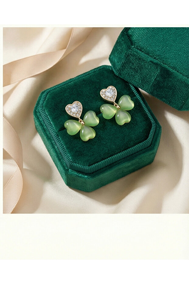 Green Stone Clover Earrings 2 cm Long