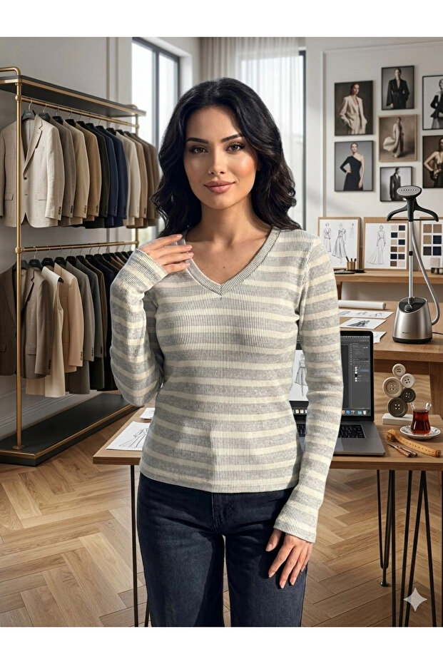 V-Neck Striped Knitwear Crop