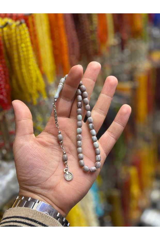 سبحة صغيرة بطول الكاحل من حجر العنبر