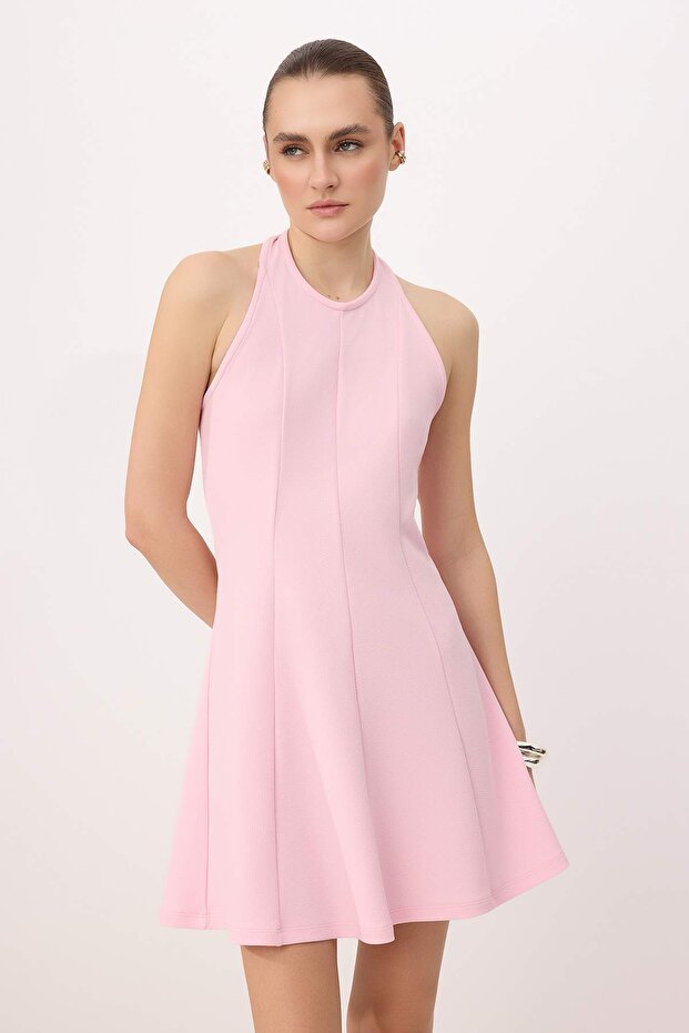 Pembe Belden Açılan Halter Yaka Kolsuz Mini Scuba Krep Örme Elbise TWOSS26EL00012