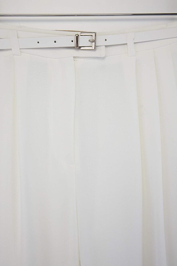 Beyaz Kemerli Pilili Wide Leg/Extra Geniş Paça Dokuma Palazzo Pantolon TBBSS26AR00003 - 6