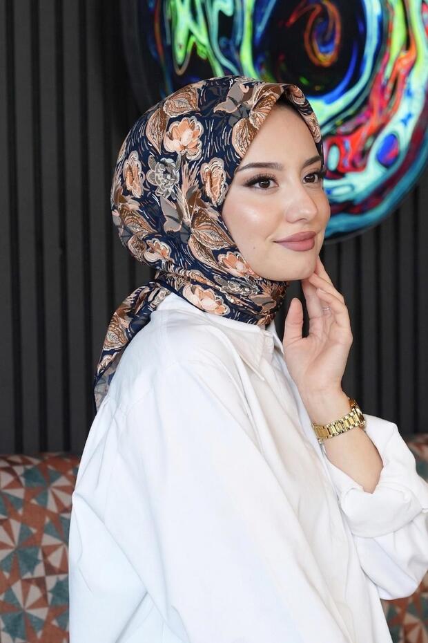 وشاح من القطن الناعم بنمط الفاوانيا باللون البني