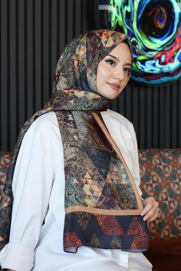 شال قطن بني بنمط بيزلي