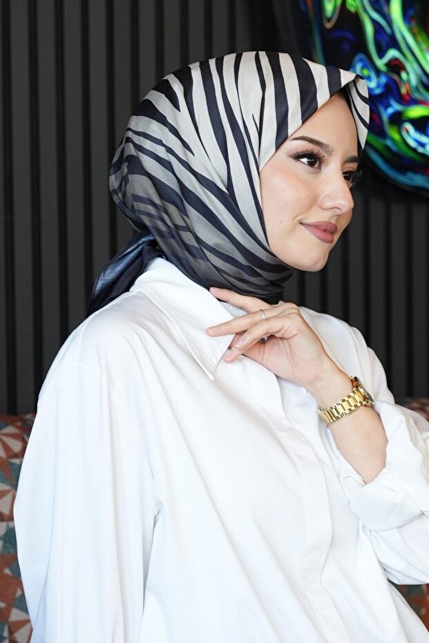 وشاح قطني بنقشة حمار وحشي، باللون الأسود - 2