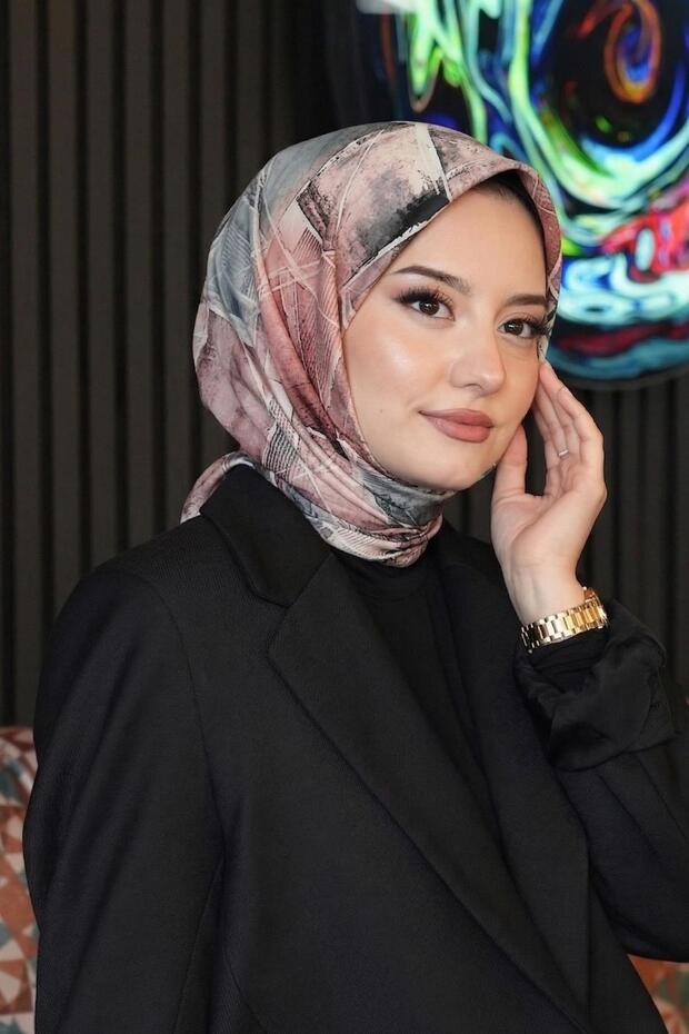 وشاح من القطن الناعم بنمط هندسي