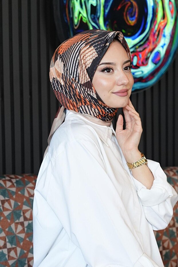 وشاح قطني بنمط تجريدي باللون البني الفاتح - 3