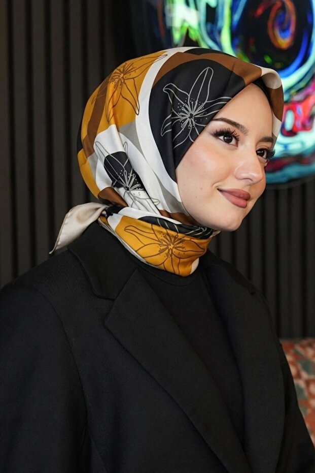 وشاح قطني بنقشة زهور، باللون الأصفر