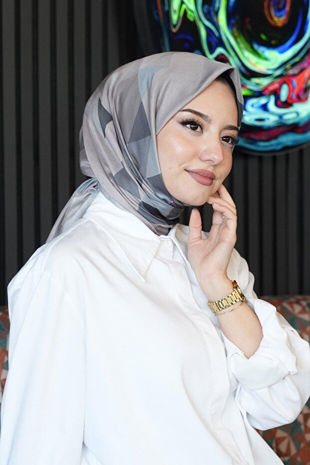 وشاح قطني رمادي بنمط مثلث - 3