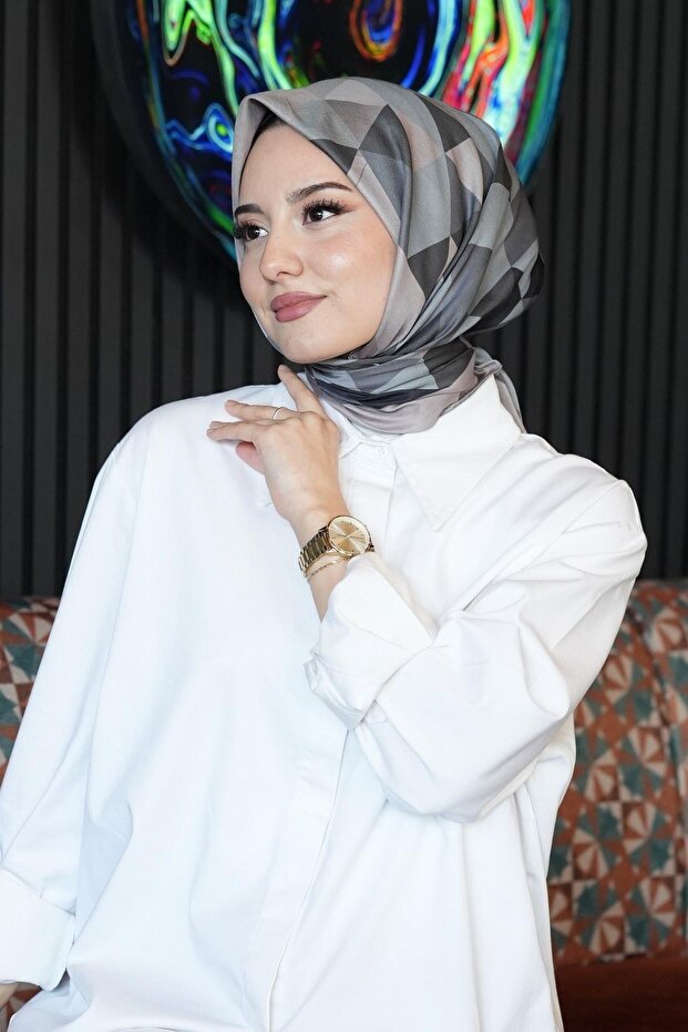 وشاح قطني رمادي بنمط مثلث - 4