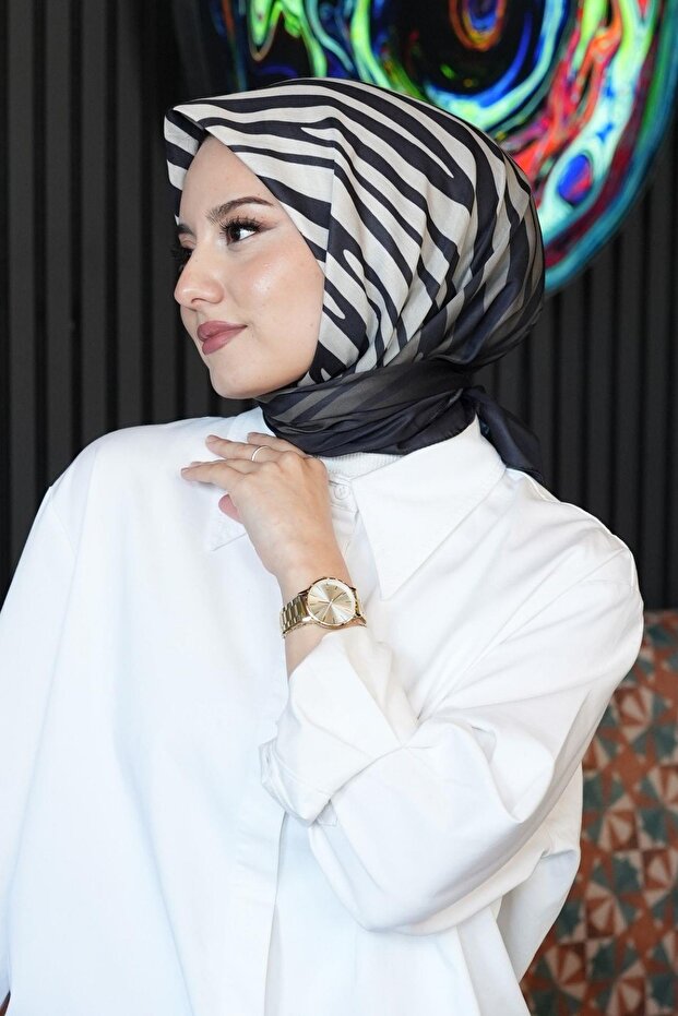 وشاح قطني بنقشة حمار وحشي، باللون الأسود - 3