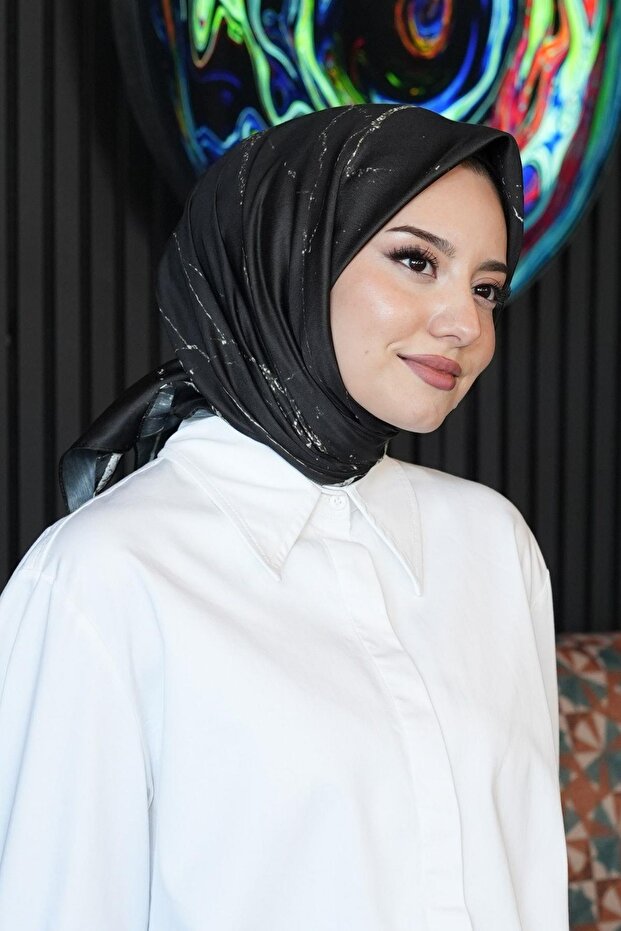 وشاح قطن بنمط رخامي أسود